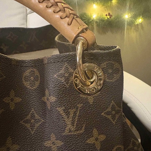 Sold - Picture 3 of 7